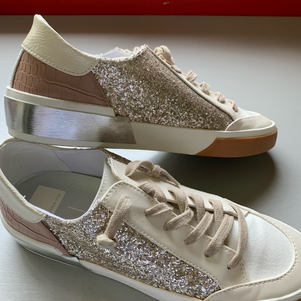 DOLCE VITA ZAPPA textured Sneaker.  Silver Glitter.  Size 9